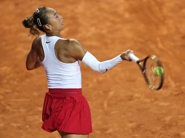 百家乐真人-张奔斗:郑钦文终于翻过了萨巴伦卡这座山